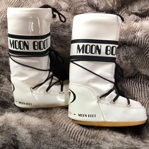 Original White Vinyl Moon Boots